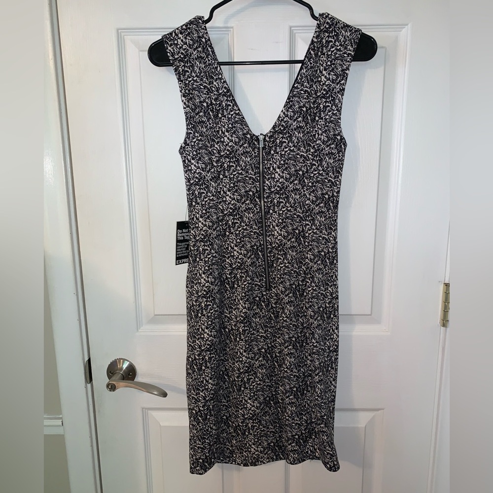 Express Pattern Dress - Picture 4 of 6
